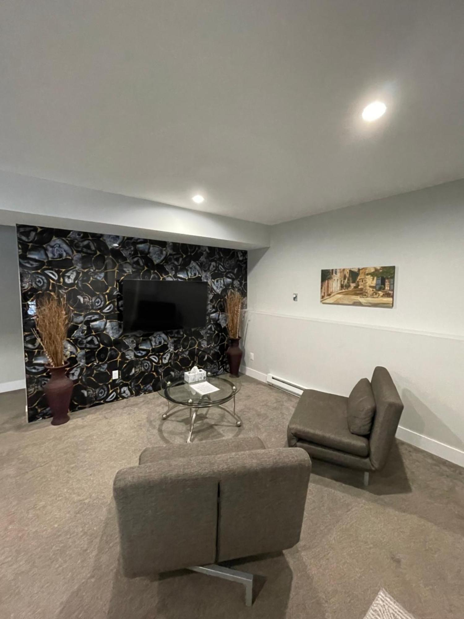 2 Bedroom Suite With Full Kitchen Revelstoke Exterior foto