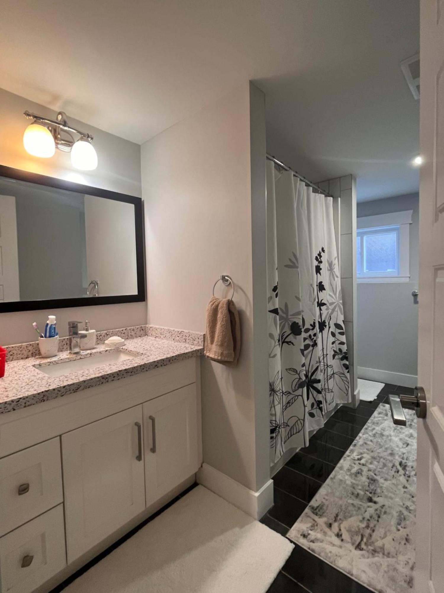 2 Bedroom Suite With Full Kitchen Revelstoke Exterior foto