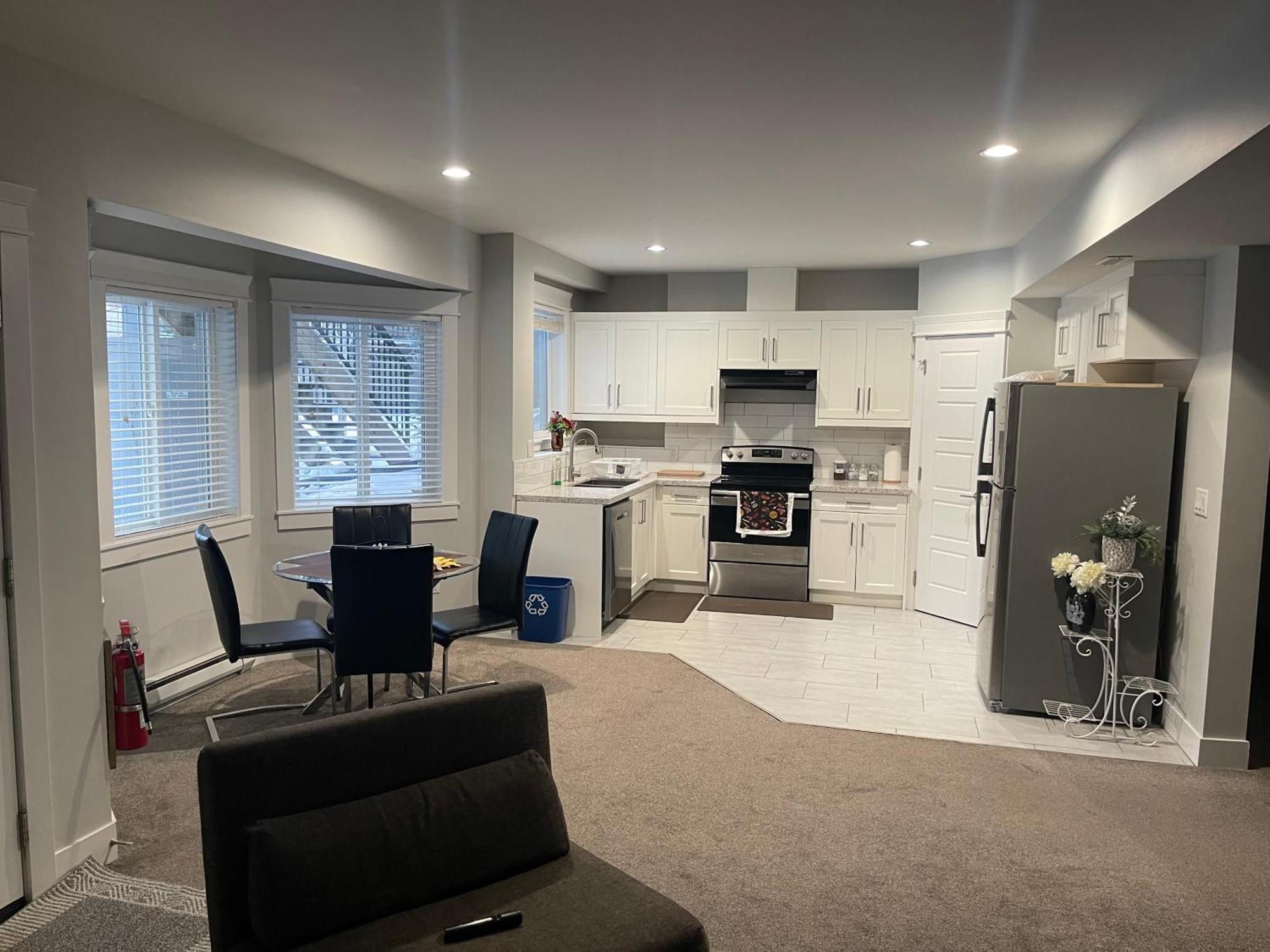2 Bedroom Suite With Full Kitchen Revelstoke Exterior foto