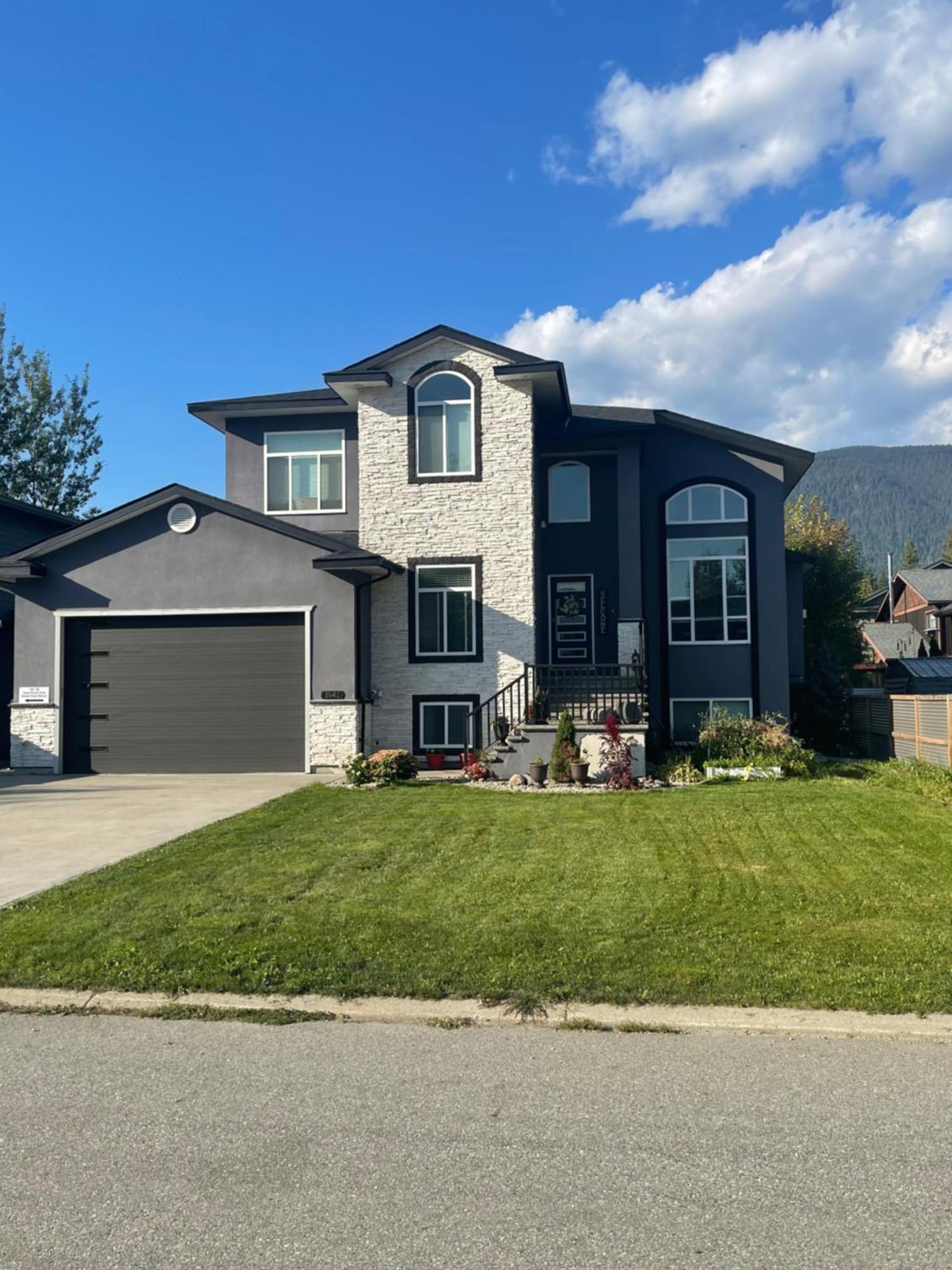 2 Bedroom Suite With Full Kitchen Revelstoke Exterior foto